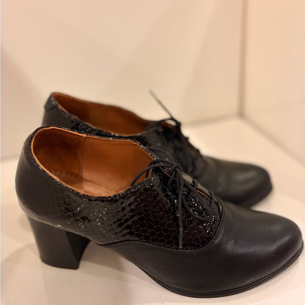 Chic Black Lace-Up Women's Heels